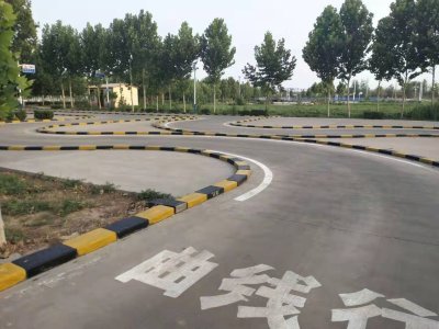 新乐驾校曲线行驶