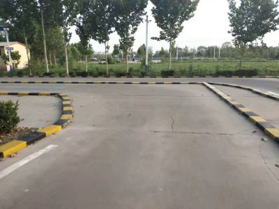 新乐驾校直角转弯